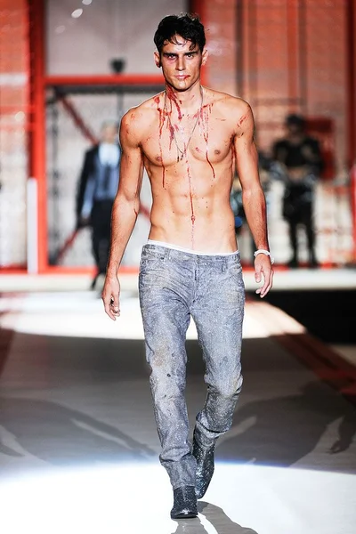 Look 18